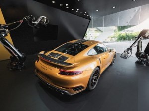 Porsche uses ABB camera-equipped robots to launch new 911 model article image