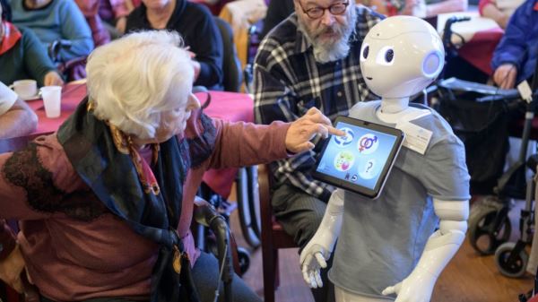 Robots and elderly4