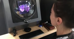 Holographic video conferencing system uses 5G network to connect users in 3D article image