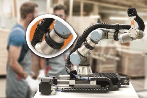 Working with cobots: How new e-chain mounting clamps can improve safety article image